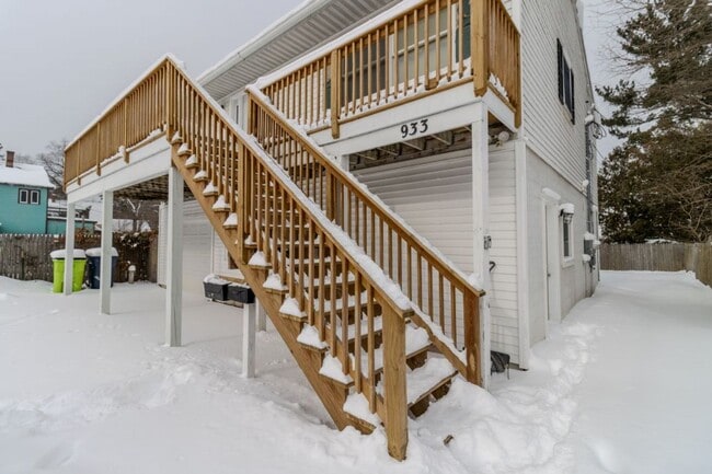 933 E Front St in Traverse City, MI - Building Photo - Building Photo