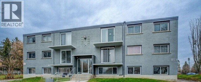 82 Elgin St S in Cambridge, ON - Building Photo - Building Photo