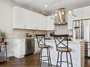 2303 W Wilcox St in Chicago, IL - Building Photo - Building Photo