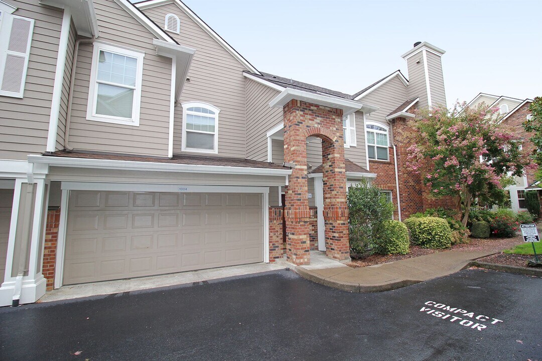 1180 Northeast 63rd Way in Hillsboro, OR - Building Photo