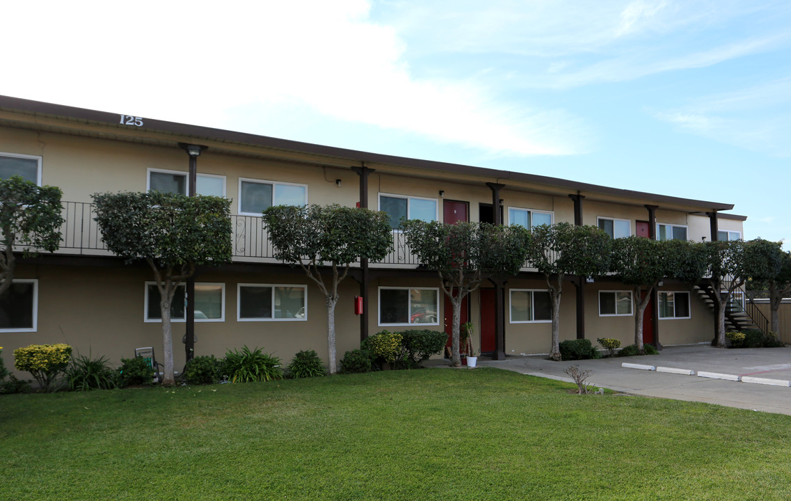 El Preda Apartments in San Leandro, CA - Building Photo