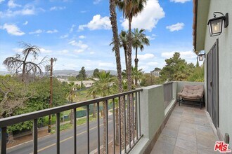 816 Hyperion Ave in Los Angeles, CA - Building Photo - Building Photo