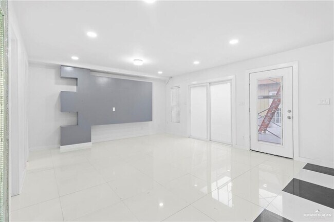 27 W Dallas Ave in McAllen, TX - Building Photo - Building Photo