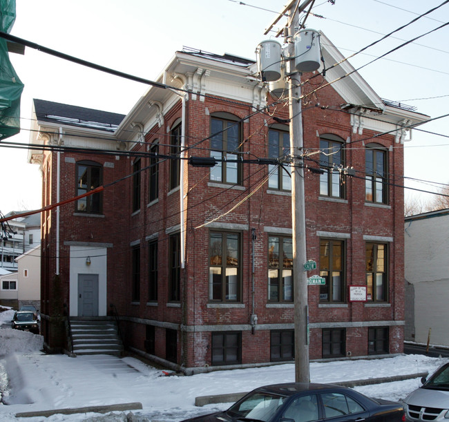 70 N Main St in Woonsocket, RI - Foto de edificio - Building Photo