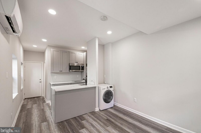 2102 South St in Philadelphia, PA - Building Photo
