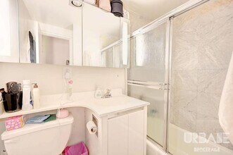 35 Grove St in New York, NY - Building Photo - Building Photo
