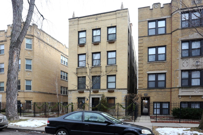 7357 N Damen Ave in Chicago, IL - Building Photo - Building Photo