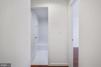24 N St NW, Unit 2 in Washington, DC - Foto de edificio - Building Photo