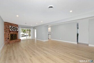 28 Mill Hill Rd in Fairfield, CT - Building Photo - Building Photo