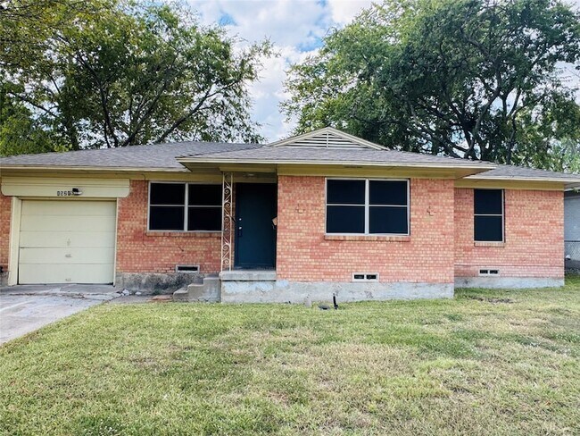 1521 Longview St