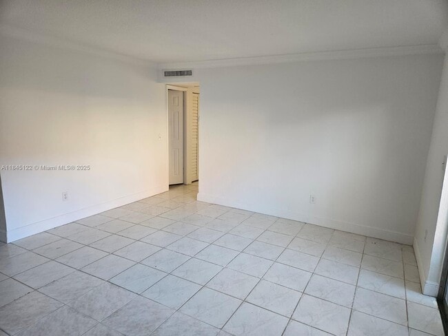 8001 W 6th Ave in Hialeah, FL - Building Photo - Building Photo