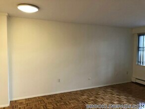 175 Freeman St, Unit 512 in Brookline, MA - Foto de edificio - Building Photo