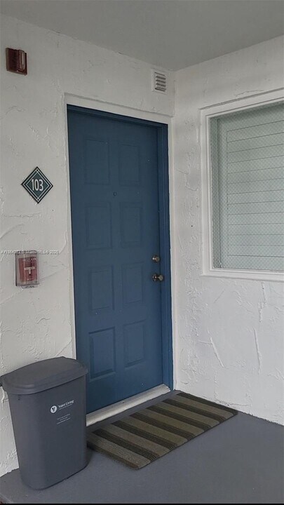 4555 NW 99th Ave in Doral, FL - Building Photo
