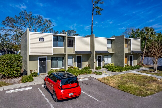 Grand Oaks Condominiums