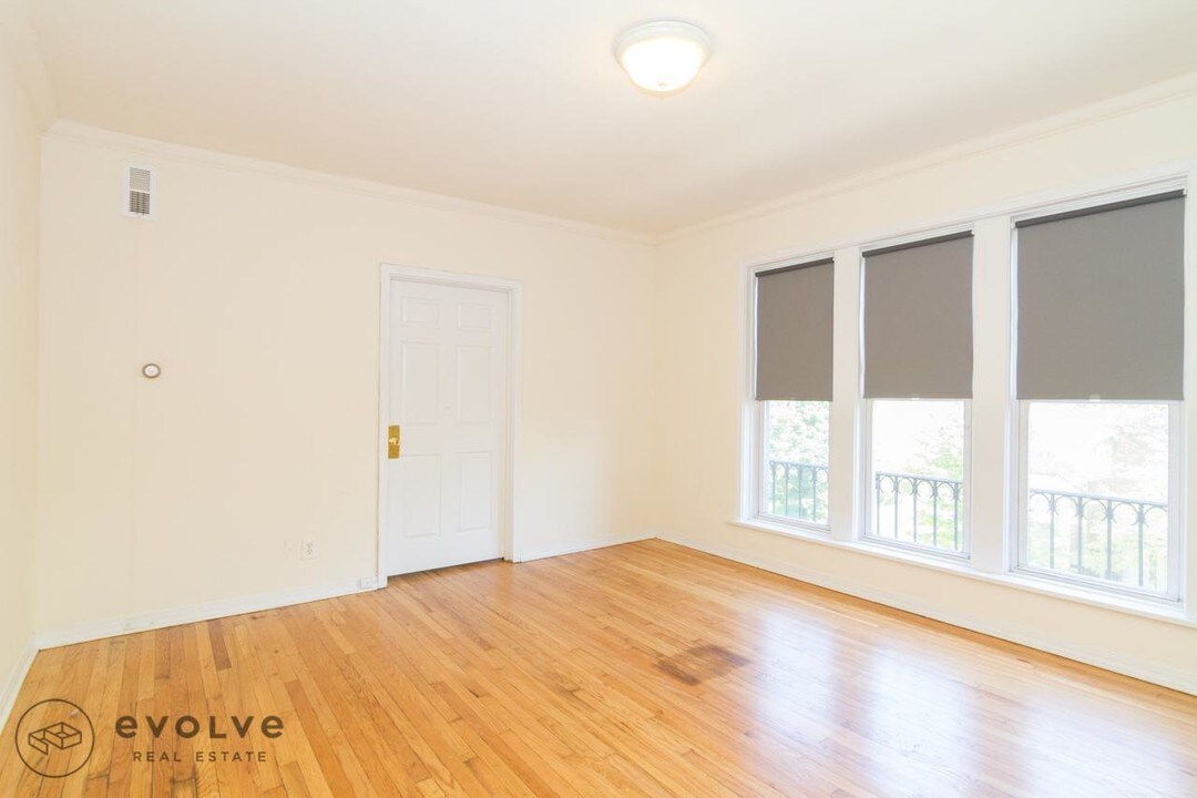 3000 N Whipple St-Unit -3008-3 in Chicago, IL - Building Photo