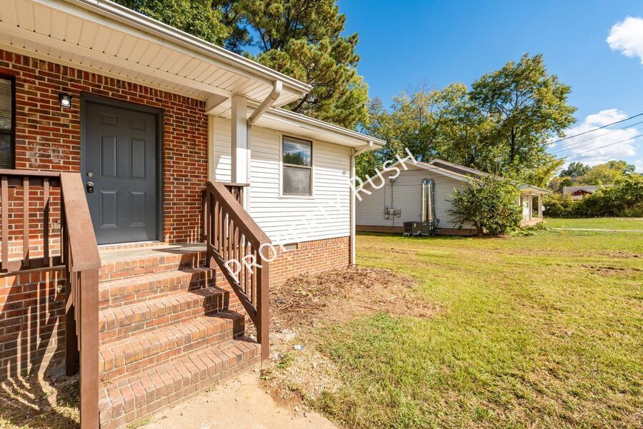 718 Salem Rd-Unit -B in Rossville, GA - Building Photo