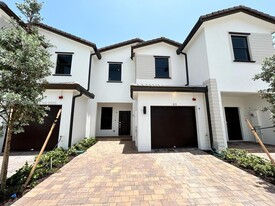 213 SW 159th Way in Pembroke Pines, FL - Building Photo
