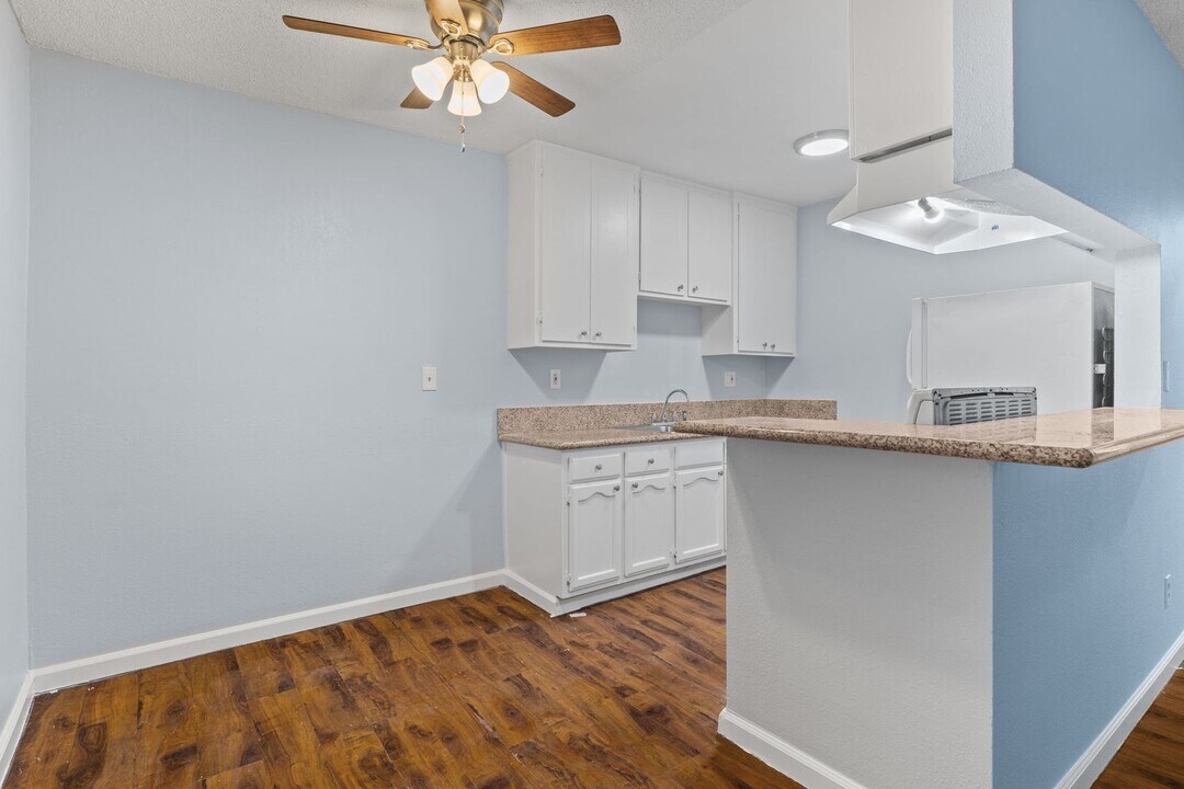 927 Daisy Ave in Long Beach, CA - Building Photo
