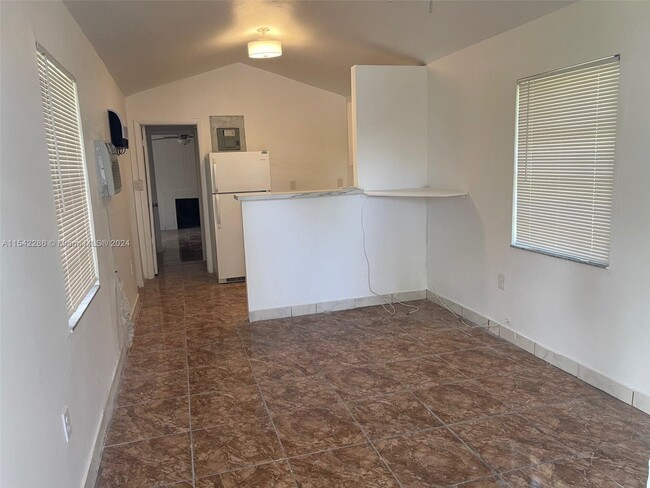 1301 NW 95th St, Unit B in Miami, FL - Building Photo - Building Photo