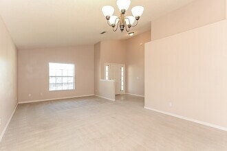 1050 Bluegrass Dr in Groveland, FL - Building Photo - Building Photo