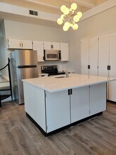 5916 Lago Vista Way in Lago Vista, TX - Foto de edificio - Building Photo