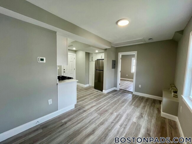 103 Felton St in Waltham, MA - Building Photo - Building Photo
