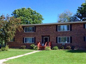 124 Cherry Ave in Manitowoc, WI - Building Photo