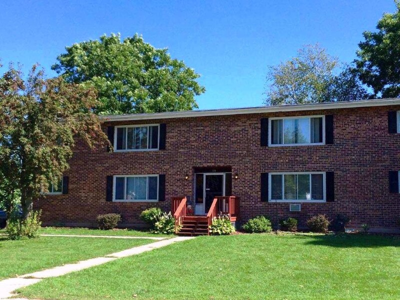124 Cherry Ave in Manitowoc, WI - Building Photo