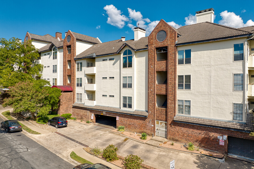 Benchmark in Austin, TX - Building Photo