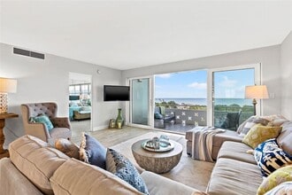 1365 Snell Isle Blvd NE, Unit 8D in St. Petersburg, FL - Building Photo - Building Photo