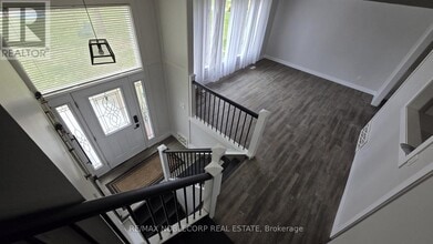 17 Larkdale Crescent in Angus, ON - Building Photo - Building Photo
