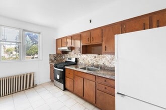 182 Avenue F in Bayonne, NJ - Building Photo - Building Photo