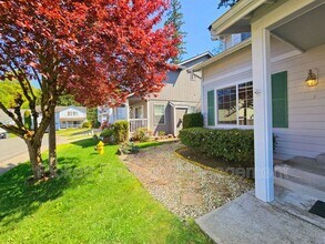 5715 Gateway Ln NE in Bremerton, WA - Building Photo - Building Photo