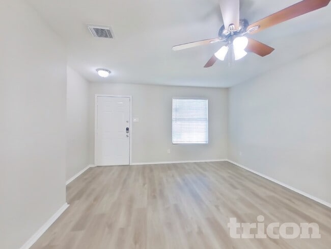 614 Harpswell Ln in Houston, TX - Foto de edificio - Building Photo