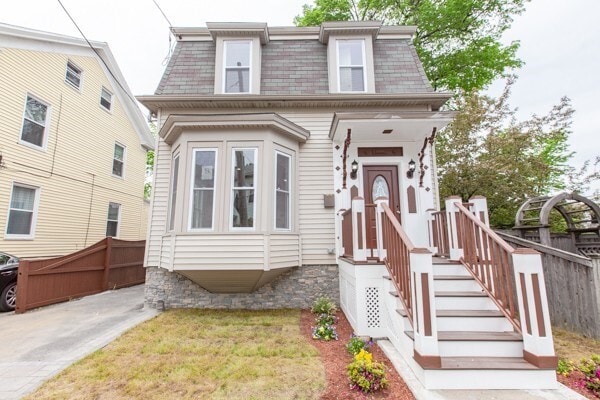 property at 7 Lorenzo St