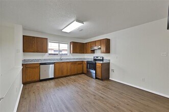 2460 Mallory Ln in Lancaster, TX - Building Photo - Building Photo