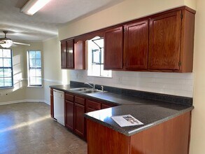 1571 Carriage Ln in Jonesboro, GA - Building Photo - Building Photo