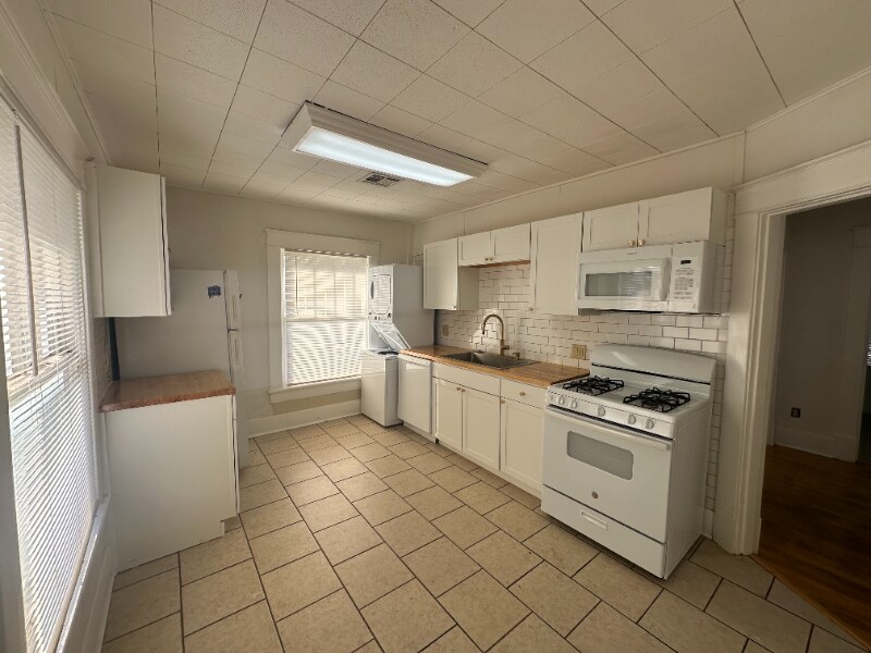 201-203 W Acres St in Norman, OK - Building Photo