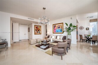 901 Brickell Key Blvd in Miami, FL - Building Photo - Building Photo