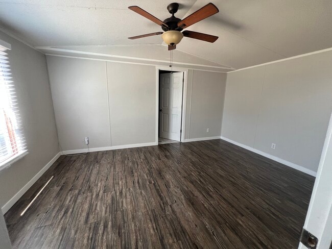 49 Paradise Ave in Odessa, TX - Foto de edificio - Building Photo