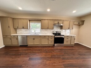 713 E Lincoln St in Clinton, MO - Building Photo - Building Photo