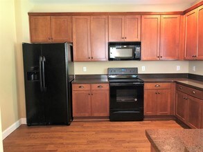 8824 Shadowglen Dr in North Charleston, SC - Foto de edificio - Building Photo