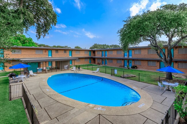 South Hill Apartments in San Antonio, TX - Building Photo - Building Photo