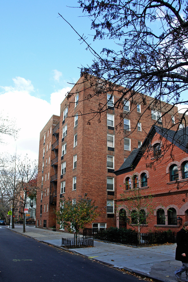 245 Henry St in Brooklyn, NY - Building Photo - Building Photo