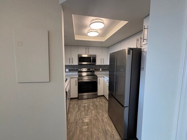 1065 Quayside Dr in New Westminster, BC - Building Photo - Building Photo