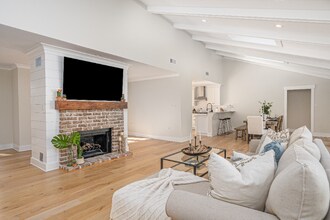 10 Howley Ln in Savannah, GA - Building Photo - Building Photo