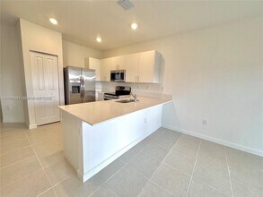 2490 SE 29th St in Homestead, FL - Foto de edificio - Building Photo