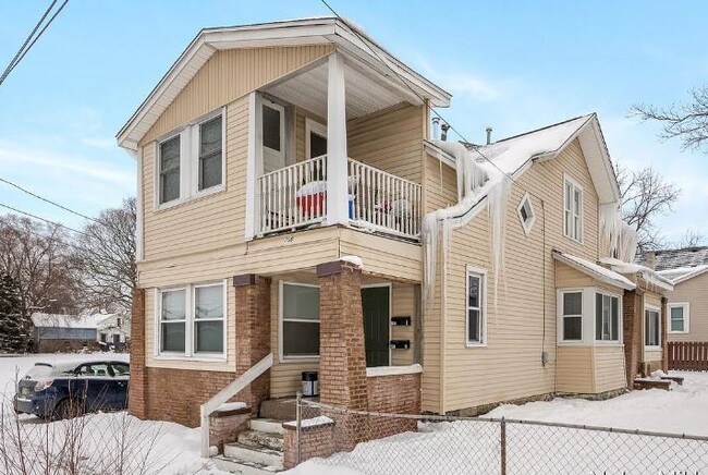 700 Broadway Ave NW, Unit 1A