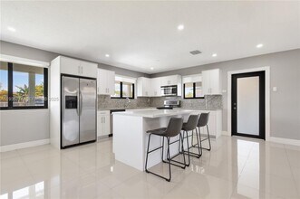 4165 W 5th Ln in Hialeah, FL - Building Photo - Building Photo