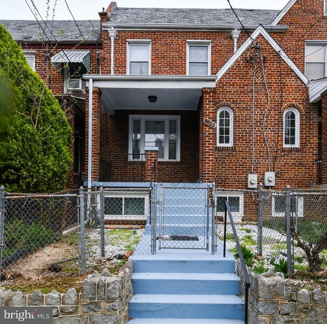 5023 3rd St NW in Washington, DC - Foto de edificio - Building Photo